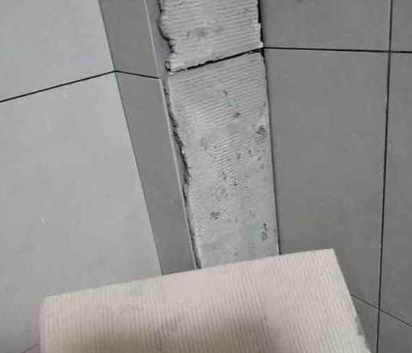 鼓楼瓷砖空鼓维修公司分享下厨房瓷砖脱落的补救措施。